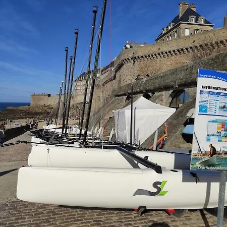 Porte Des Bes T2 Dans Intra-muros A 10 M * Saint-Malo
